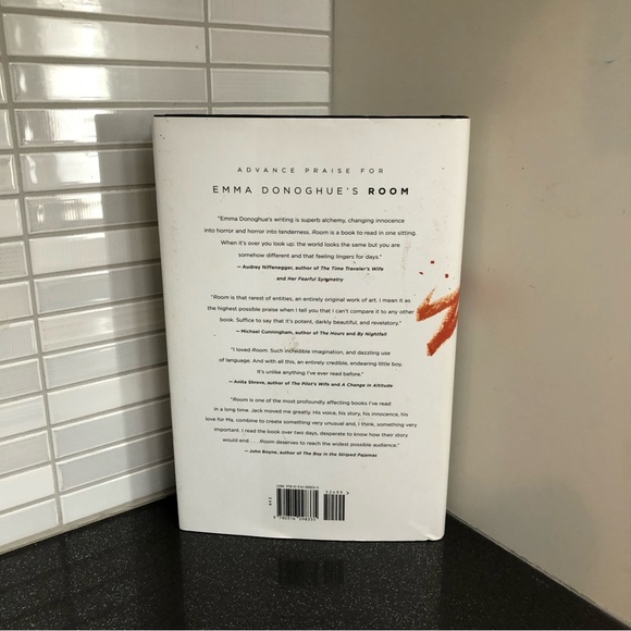 Room by Emma Donoghue hardcover - Picture 6 of 11